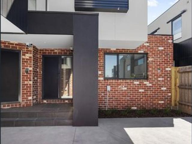 Townhouse for rent in Camerons Creek, Victoria