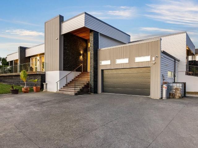 House for rent in Ōmana Beach, Franklin