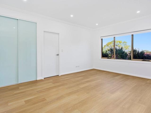 Townhouse for rent in Wollongong West, New South Wales