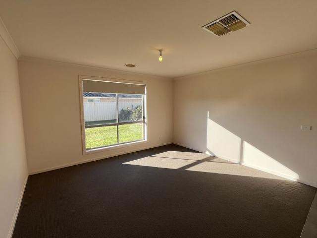 House for rent in Kialla, Victoria