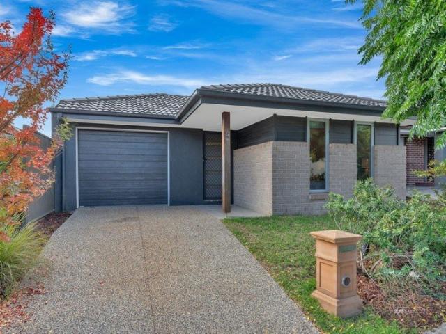 House for rent in Atherstone, Melbourne