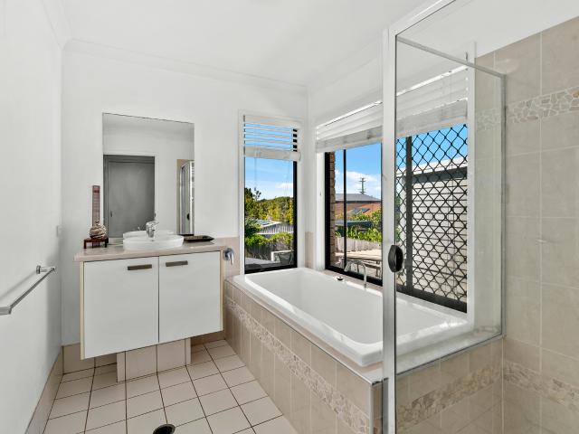 House for sale in Nudgee Beach