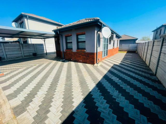 House for rent in Waterkloof, Gauteng