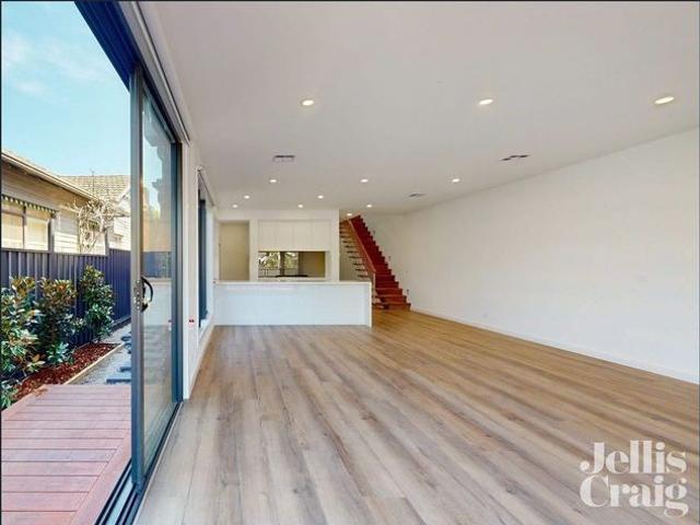 Townhouse for rent in McKinnon, Melbourne