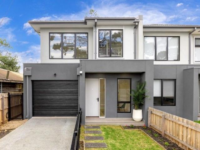 Townhouse for sale in Seaford