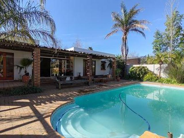 House for sale in Prince Alfred Hamlet, Western Cape
