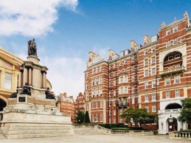 Apartment for rent in Knightsbridge, Greater London