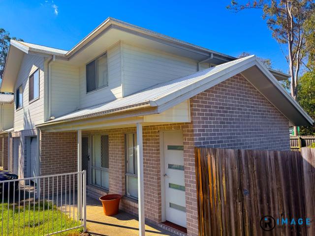 Townhouse for sale in Marsden, Greater Brisbane
