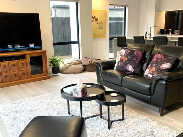Townhouse for rent in Heathcote, Canterbury