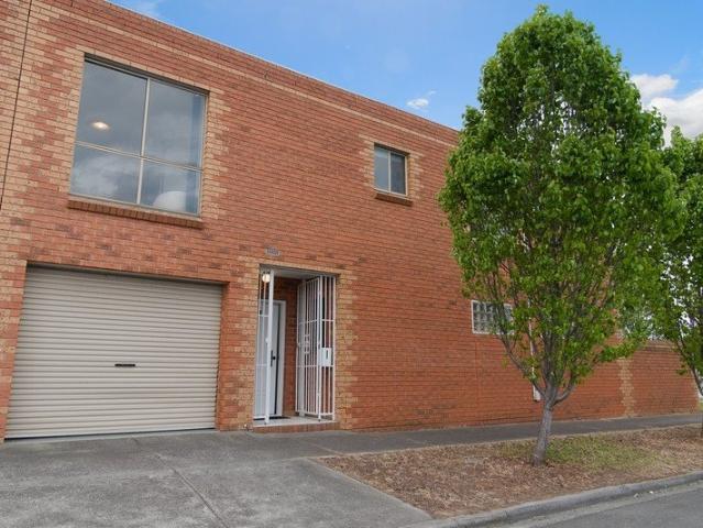 Townhouse for sale in St Albans, Melbourne