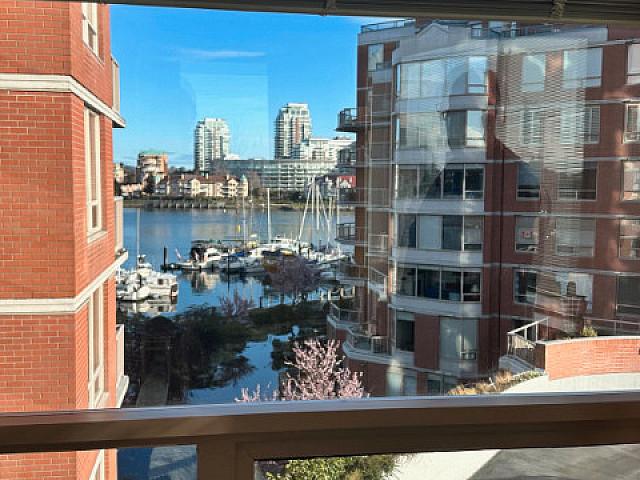 Condo for rent in Victoria