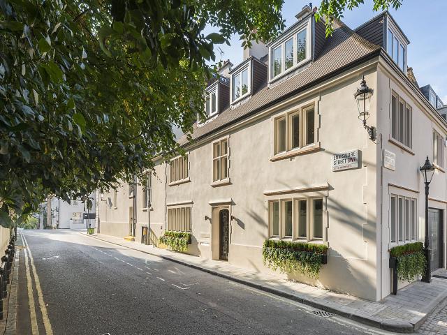 House for rent in Brompton, Greater London