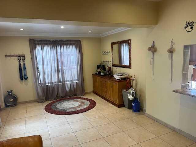 House for sale in Johannesburg, Mondeor