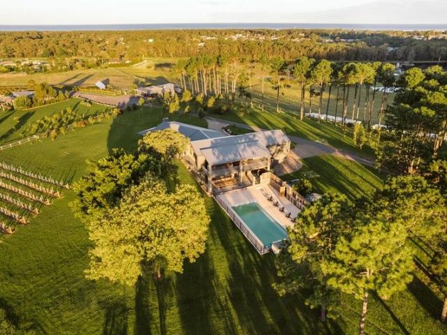 Cottage for sale in Coolangatta