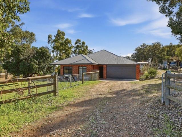 Cottage for sale in Yarloop, Western Australia