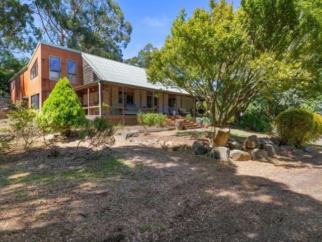 Cottage for sale in Hallston, Victoria