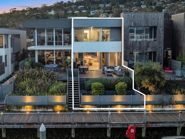 Townhouse for sale in Safety Beach, Melbourne