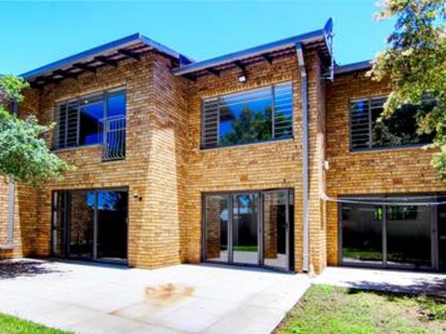 Townhouse for sale in Vosloorus, Gauteng