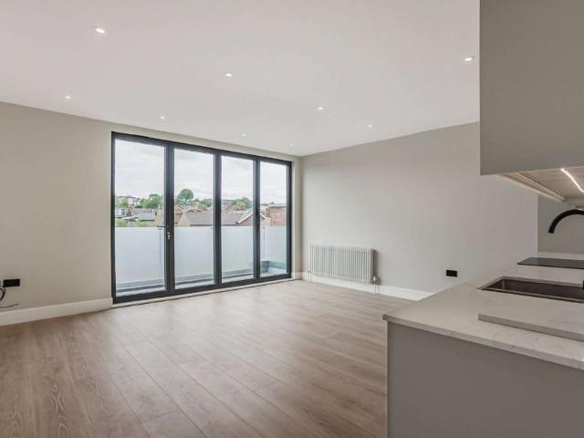 Apartment for rent in London Borough of Merton, Merton Park