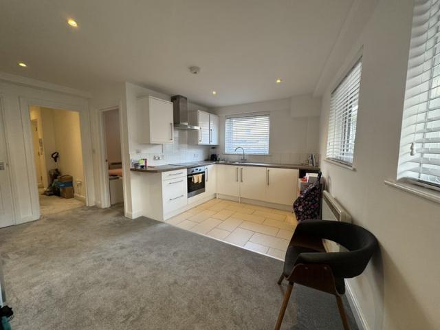 Apartment for rent in Row Town, Surrey
