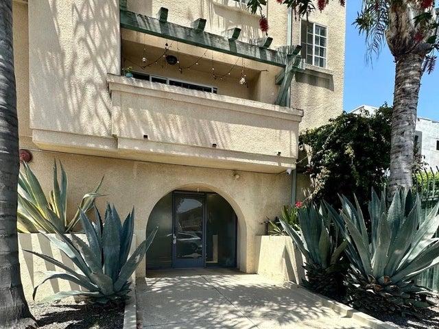 Room for rent in Canoga Park, California