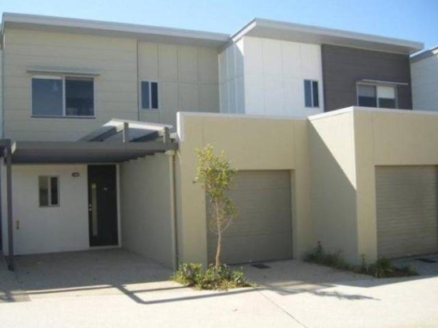 Townhouse for rent in Wynnum West, Greater Brisbane