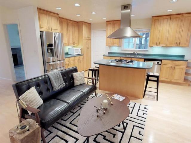 Room for rent in Redwood City, San Mateo County