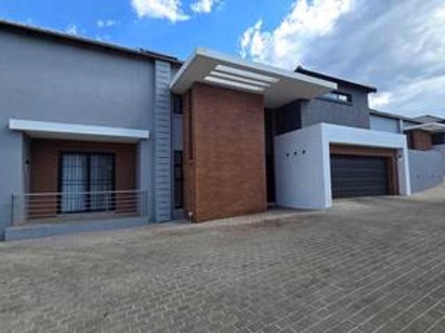 House for rent in Waterkloof, Gauteng