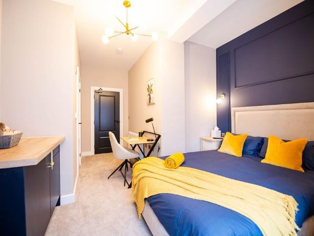 Room for rent in Hollinwood, Pendock