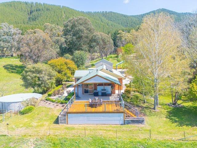 House for sale in Mudgegonga, Alpine Shire