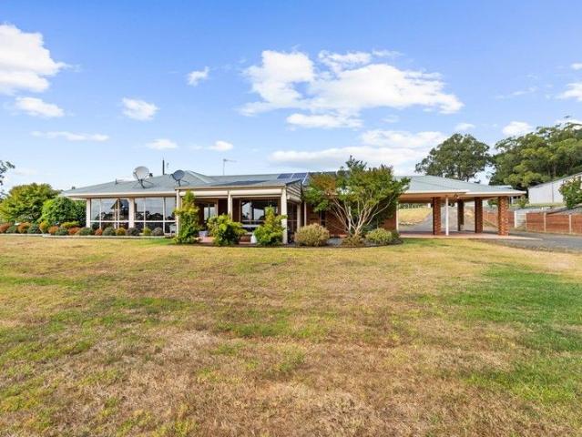Cottage for sale in Willung South, Victoria