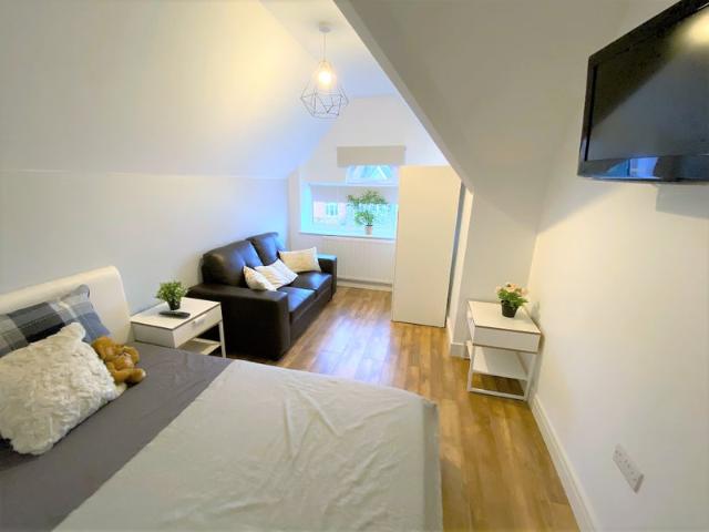 Studio for rent in West Midlands