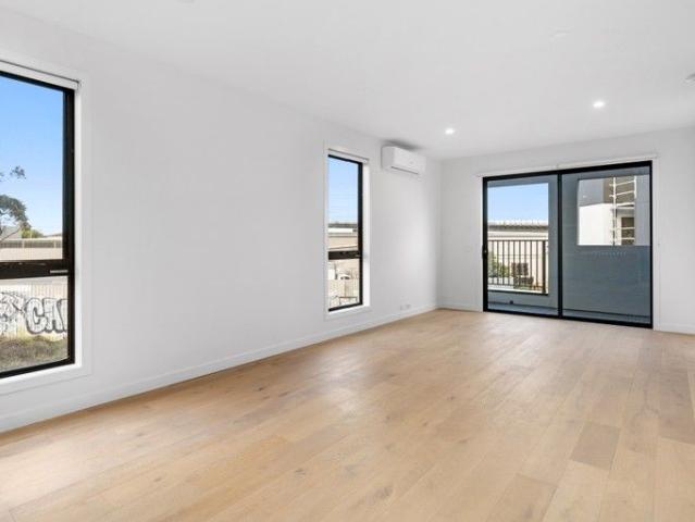 Townhouse for rent in Yarraville, Victoria