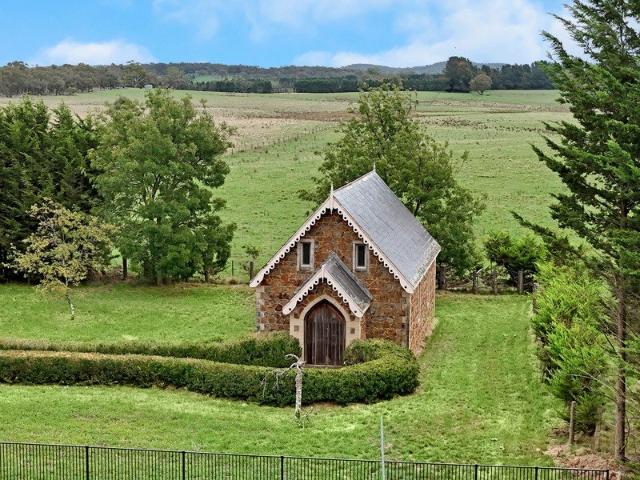 Cottage for sale in Chatsbury, New South Wales