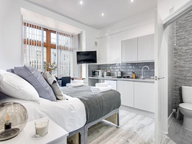 Studio for rent in Calthorpe Fields, West Midlands