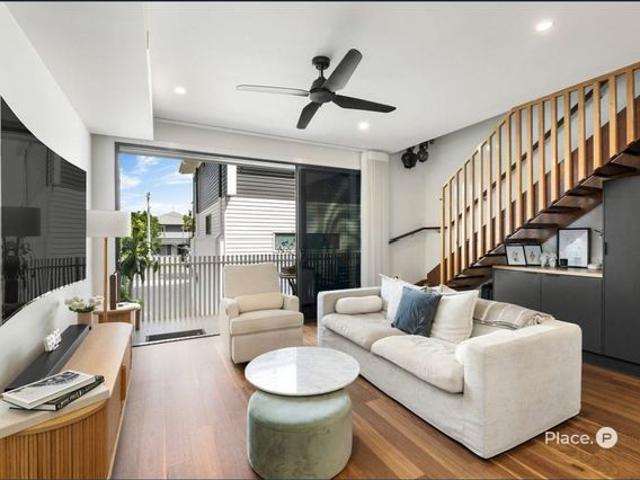 Townhouse for rent in Toombul, Queensland