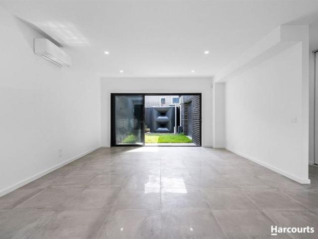 Townhouse for rent in Coburg North, Melbourne