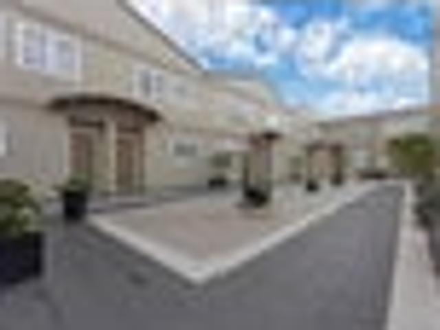 Apartment for sale in Newmarket