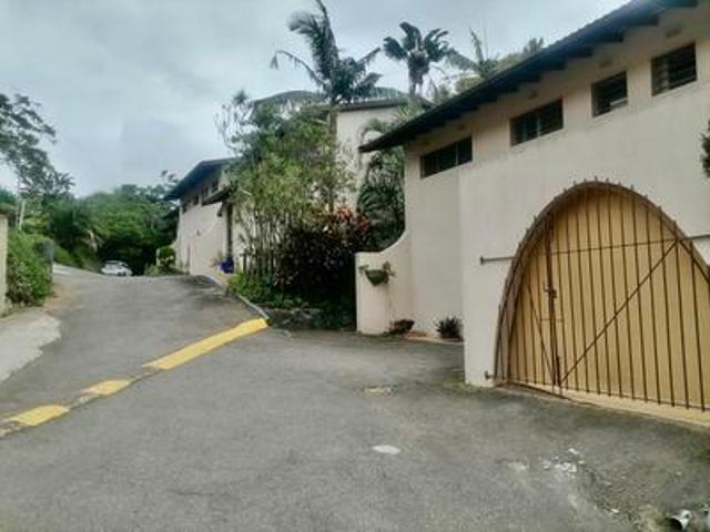 Townhouse for sale in Amanzimtoti, Kwazulu-natal