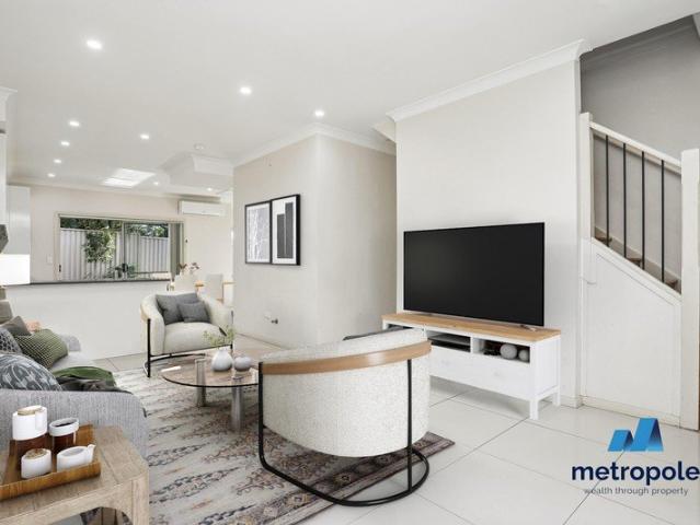 Townhouse for rent in Girraween, Sydney