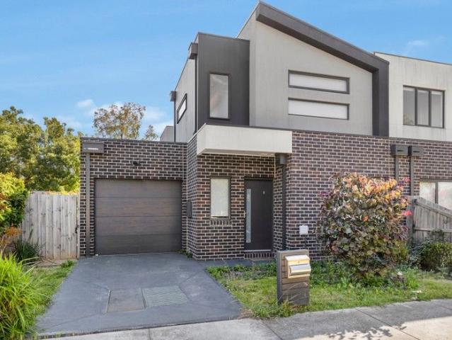 Townhouse for sale in Camerons Creek, Victoria