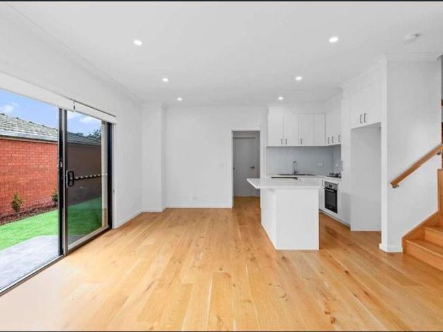 Townhouse for rent in Preston, Melbourne