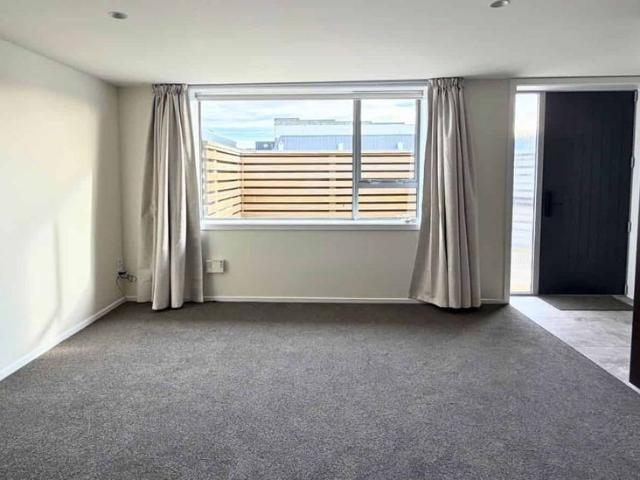 Townhouse for rent in Otakou