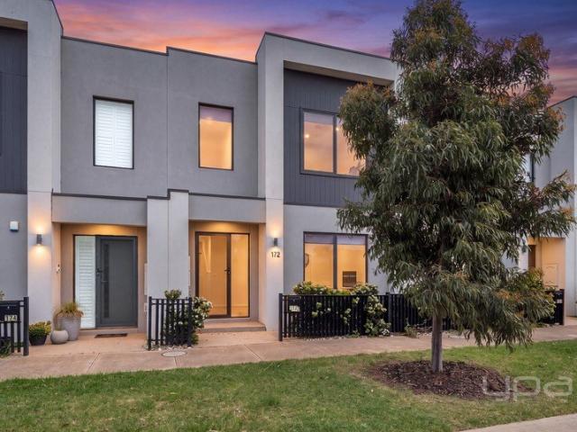 Townhouse for sale in Mount Atkinson, Melbourne
