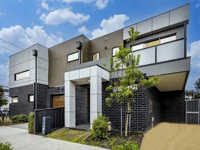 Townhouse for rent in Camerons Creek, Victoria