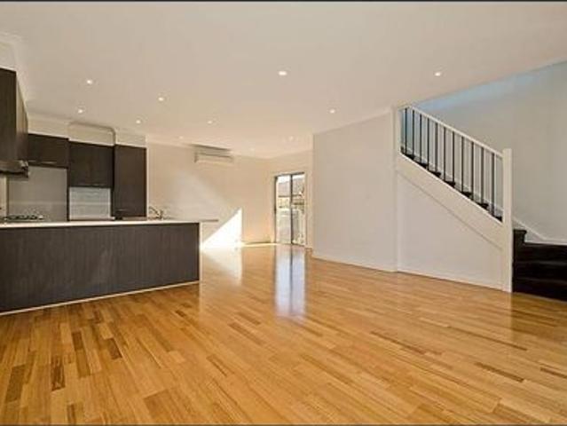 Townhouse for rent in Camerons Creek, Victoria