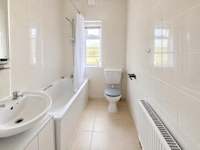 Apartment for rent in Mill Hill, Greater London