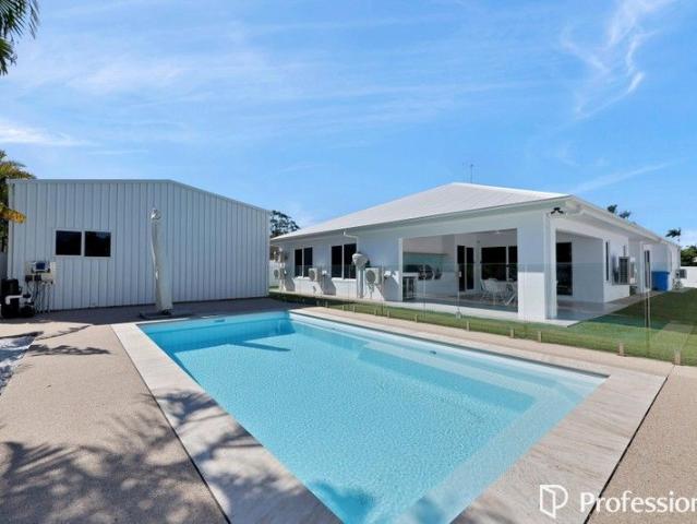 House for sale in Glenella