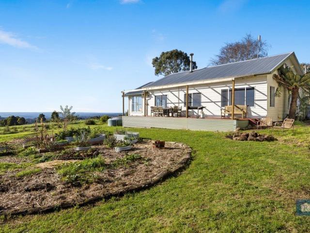 Cottage for sale in Beech Forest, Victoria