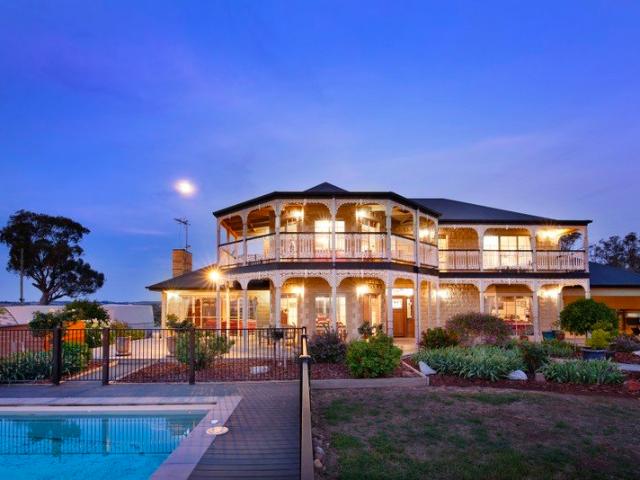 Cottage for sale in Derrinal, Victoria